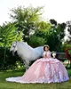 رائع استحى الوردي فساتين quinceanera تنكر قبالة الكتف منتفخ الكرة ثوب حفلة موسيقية فساتين مع يزين الحلو 16 vestidos دي 15 anos