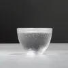 透明なガラス酒の伝統的な日本の飲み物セット