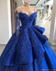 Av axeln Satin Quinceanera Klänningar Långärmad Broderi Beaded Layered Ball Gown Sweep Train Party Princess Dresses BC1125