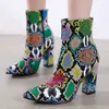 Горячая распродажа Wild-Wild Multicolor Snake Pattern Boots Women Smakecking Толстая сапоги на каблуках сексуальные туфли на высоких каблуках Женщина богемская квадратная корня