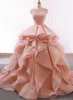 Rodna rosa ruffles prom klänningar boll klänningar spets imperium midja quinceanera klänning för söt 16 tjejer page vestido de novia formella klänningar