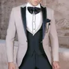 جديد وصول رفقاء بيج + اسود العريس البدلات الرسمية الذروة طية صدر السترة الرجال بذلات الزفاف أفضل رجل العريس (سترة + سروال + سترة + ربطة عنق) L366