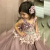 2019 Cute Ball Suknia Kwiat Dziewczyny Sukienki Klejnot Neck Dzieci Urodziny Princess Dresses 3D Aplikacje Wielopoziomowe suknie