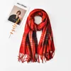 Partihandel-Ny Cashmere Button Kvinnors Cape Shawl Dual-Använd tjock Fringed Plaid Scarf Kvinnors Bib på hösten och vintern