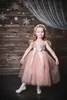 Cute Pink Princess Flower Girl Girls Sukienki 2019 Nowe Cekinowe Ruffles Krótkie dziewczynki Korowody Suknie