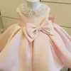 Baby Girl Wedding Princess Dresses Lace Pärled Bow Dopinging Gown Sleeveless Spädbarn Nyfödd 1: a födelsedagsklänning för dop Y19052367058