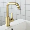 Fırçalı Altın Pirinç Banyo Havzası Musluk Tek Sıcak Soğuk Su Mikser dokunun Monteli Tek Delik Deck Kulp