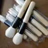 Ögonbryn Ögonskugga Brush Makeup Brushes 1st Träfundament Kosmetiska borste Kvinnors Mode Skönhetsverktyg