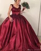 Plus Size Burgundia Suknia Balowa Quinceanera Suknie Paski Koraliki Cekinowane Koronkowe Aplikacje Słodkie 16 Formalna Sukienka Wieczór Prom Suknie Vestidos