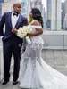 Robes de mariée sirène argent et blanc, plus la taille de l'épaule dentelle appliques pays africain robes de mariée 2019 pas cher robe de mariée