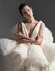 Krikor Jabotiaanse trouwjurken Korte Deep V Neck Tule Ruches Tiered Skirts High Low Wedding Dress Custom Feather Abiti Da Sposa