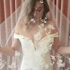 Wunderschöner einlagiger Hochzeits-Brautschleier aus weißer, elfenbeinfarbener Spitze, 3D-Blumenapplikationen, perlenbesetzter langer Schleier nach Maß