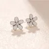 Beyaz emaye Papatya Saplama Küpe Orijinal Kutusu set Takı Pandora 925 Ayar Gümüş çiçekler Küpe Kadınlar Kızlar için