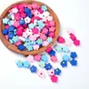 200 pièces 7 couleurs 15mm perles en bois florales breloques collier Bracelet bijoux à bricoler soi-même accessoires perles faites à la main pour enfants perles en bois en gros