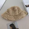 Ny Trendig Vinter Kvinnor Fiskare Kepsar Kvinna Faux Lamb Fur Plush Bucket Hats Street Trend Cap Kvinna Stingy Brim Hattar