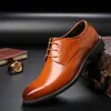 mens scarpe formali in vera pelle ha indicato i pattini di design italiano degli uomini vestito marrone scarpe eleganti per gli uomini di moda sapato oxford Masculino 2019