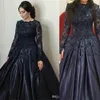 Nieuwe Vintage Navy Blauwe Baljurk Avondjurken Lange Mouwen Satijn Kant Applicaties Bloemen Beaded Sweep Train Custom Formal Party Prom-jassen