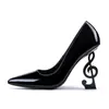 2020 زفاف أحذية الزفاف امرأة الانزلاق على كوكتيل مساء حفلة موسيقية الأحذية الصنادل حفلة موسيقية أحذية عالية الكعب براءات الاختراع والجلود أحمر أسود