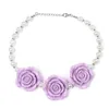 Collier de perles de fleurs pour enfants 35,5 cm 8 couleurs 3 fleurs en résine + perles acryliques Bijoux en acrylique pour filles de mode mignonne pour la fête d'anniversaire de Noël