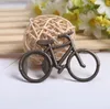 自転車形のビールのびんのオープナーヴィンテージスタイルの自転車のオープナーのサイクリング恋人の結婚式の有利なパーティーの贈り物プレゼント
