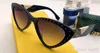 2018 New Fashion Designer Sunglasses 0323リベットステッチ付きの小さな魅力的なキャットアイフレームカラーレッグトップトップクオル人気Sty1663346