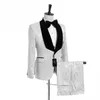 Custom Made Groomsmen Beyaz Desen Damat smokin Şal Kadife Yaka Erkekler Suits Yan Vent Düğün / Balo Sağdıç (Ceket + Pantolon + Vest + Tie) K947