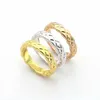 Europa Amerika Stil Männer Dame Frauen Titan Stahl 18K Gold Gravierte Raute Plaid Einstellungen Diamant Liebhaber Schmale Ringe Größe US5-U2559