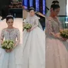 Sexy arabische Luxus-Ballkleid-Brautkleider, Spitzenapplikationen, lange Ärmel, geschwollener Juwelenausschnitt, Pailletten, Perlen, Kathedralenschleppe, formelle Brautkleider