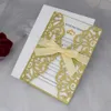 Çok özelleştirilmiş Renkli Düğün Davetiyesi Kartları Zarf + Mühür 50 Set / Lot Lazer Kesim Doğum Günü Partisi Davetiyeleri Yazdırılabilir