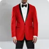Son Tasarım Tek Düğme Kırmızı Damat Smokin Şal Yaka Erkekler Takım Elbise 2 Parça Düğün / Balo / Akşam Yemeği Blazer (Ceket + Pantolon + Kravat) W728