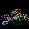 100pcs / Set de boda de la tarde del partido del concierto de Navidad de cumpleaños Suministros pulseras fluorescentes resplandor pega palillos ligeros Noche