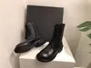 Женщина Черная кожа Италия Энн Новая версия Demeulemeester Combat Boots Шнуровка Мода Обувь Luxury Top Boots Качество Обувь