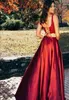 Escuro Vermelho 2019 Duas Peças Vestidos de Baile Pescoço Da Colher Sem Mangas Rendas Apliques Espartilho Aberto de Volta Top Colheita Até O Chão Vestido de Noite Comprimento com Dividir