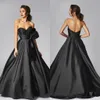 Black Ball Gown Prom Dresse Strapless Sleeveless Satin Applique Bow Ruched Party Dress Sweep Train robes de soirée