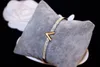 Bracelets en or rose de haute qualité pour femmes, accessoires de bijoux de fête de mariage, design de marque, lettre V H0012054