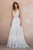 2019 Vestidos de noiva boêmios Halter Deep V Neck Luxury Bordery Sweep Train Backless Bridal Gown Custom feito praia boho weddin216s