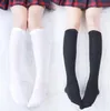Knä Lår Höga strumpor Stretchy Stripe Rörstrumpa Skoluniformstrumpor för tonårskvinnor Kostymer Cosplay Anime Tillbehör färgglada