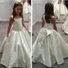 Yeni Coming Saten Kristal Çiçek Kız Elbise Balo Kat Uzunluk Üst Satış Moda Düğün Pageant Elbiseler Pileli Özel Yapılmış