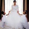 Afrikanska spetsapplikationer bollklänning bröllopsklänningar korta ärmar plus storlek klänningar brudklänningar vestido de novia5881797