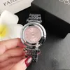 Orologi di marca di moda Orologio da polso al quarzo con cinturino in acciaio con cinturino in metallo stile quadrante rotante da donna P67