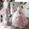 Romantiska blommor Lace Flower Girls Klänningar för bröllop Guest Junior Bridesmaids Dress Ball Klänning Tulle med ärmar First Communion Dress