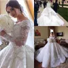 Sparkly Crystal Beaded Ball Gown Bröllopsklänningar Luxury Off Should Appliqued Plus Size Saudiarabiska Dubai Bridal Gown Vestidos de Novia