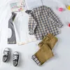 Bebek Erkek Beyefendi Set Giyim Seti Çocuk Takımları Üst Pantolon Ekose Palto 3 PCS Spor Giysileri Takımlar Erkek Bahar Giysileri