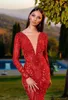 2020 Robes de bal de sirène rouge dentelle appliquée cristal col plongeant à manches longues robe de soirée jupes à plusieurs niveaux illusion sexy robe de s228A