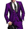 Moda Purple Groom Tuxedos Black Peak Lapel Groomsmen Mens Sukienka Ślubna Popularna Kurtka Mężczyzna Blazer 3 Piece Suit (Kurtka + Spodnie + Kamizelka + Krawat) 979