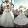 Lujoso encaje perlas vestido de novia Dubai playa vestidos de novia Vestido de novia con cuentas brillantes velo cola larga