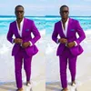 ユニークな紫色の花groommenピークラペル2つのボタンGroom Tuxedos Men Suit Weding Party Wear JacketPants283i