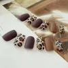 24pcs / set europeisk matt falska naglar pre-design multi-color full färdig leopard fulla nageltips artificiella falska naglar med lim