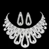 Gioielli di design di perle romantiche con cristallo Due pezzi Orecchini Collana Set di gioielli da sposa con strass