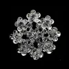 Petite broche fleur mignonne de 1,35 pouce avec des cristaux de strass clairs Accessoire de mariage ton argent scintillant